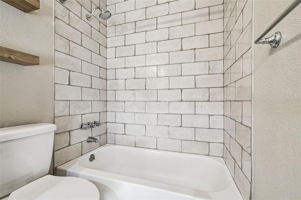 For Sale: $199,000 (2 beds, 1 baths, 924 Square Feet)