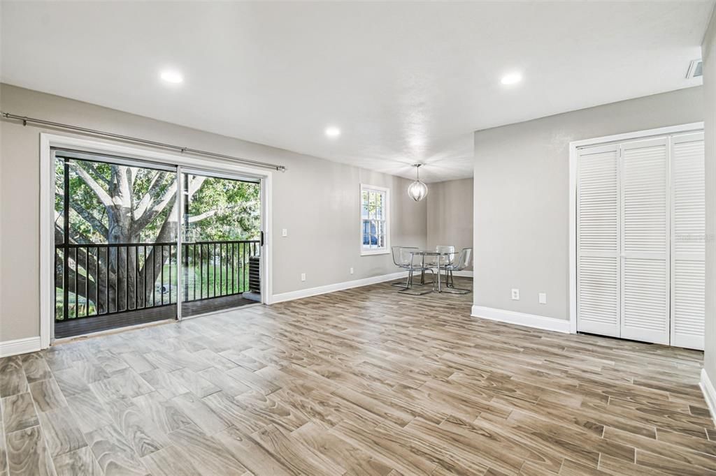 For Sale: $199,000 (2 beds, 1 baths, 924 Square Feet)