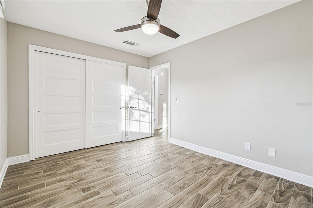 For Sale: $199,000 (2 beds, 1 baths, 924 Square Feet)