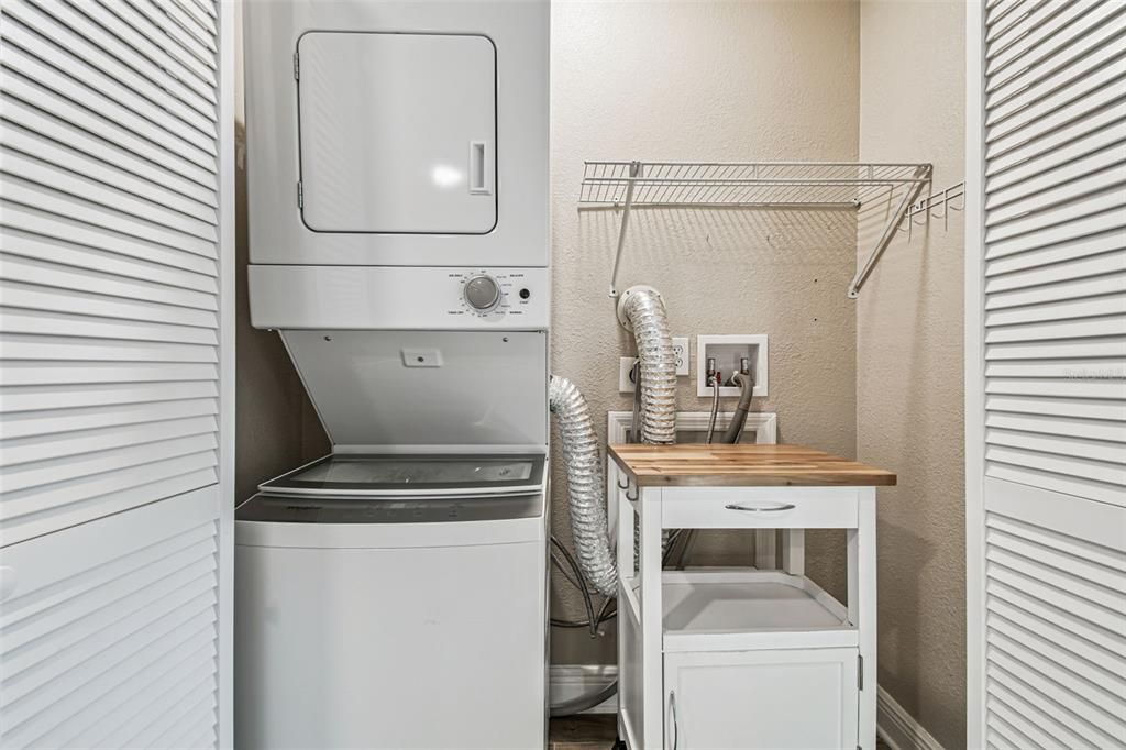 For Sale: $199,000 (2 beds, 1 baths, 924 Square Feet)