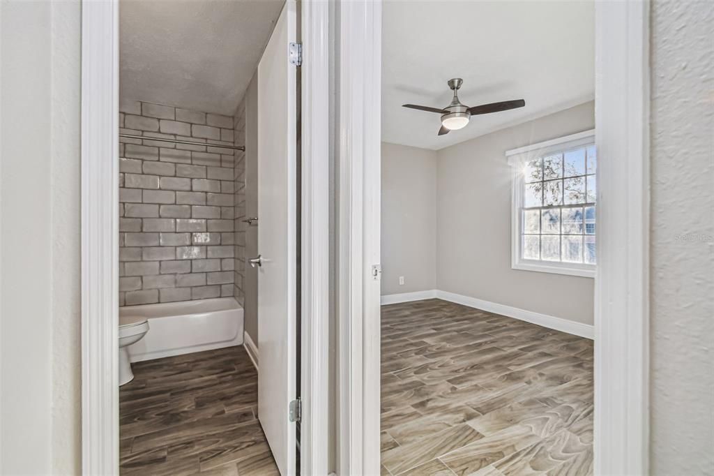 For Sale: $199,000 (2 beds, 1 baths, 924 Square Feet)