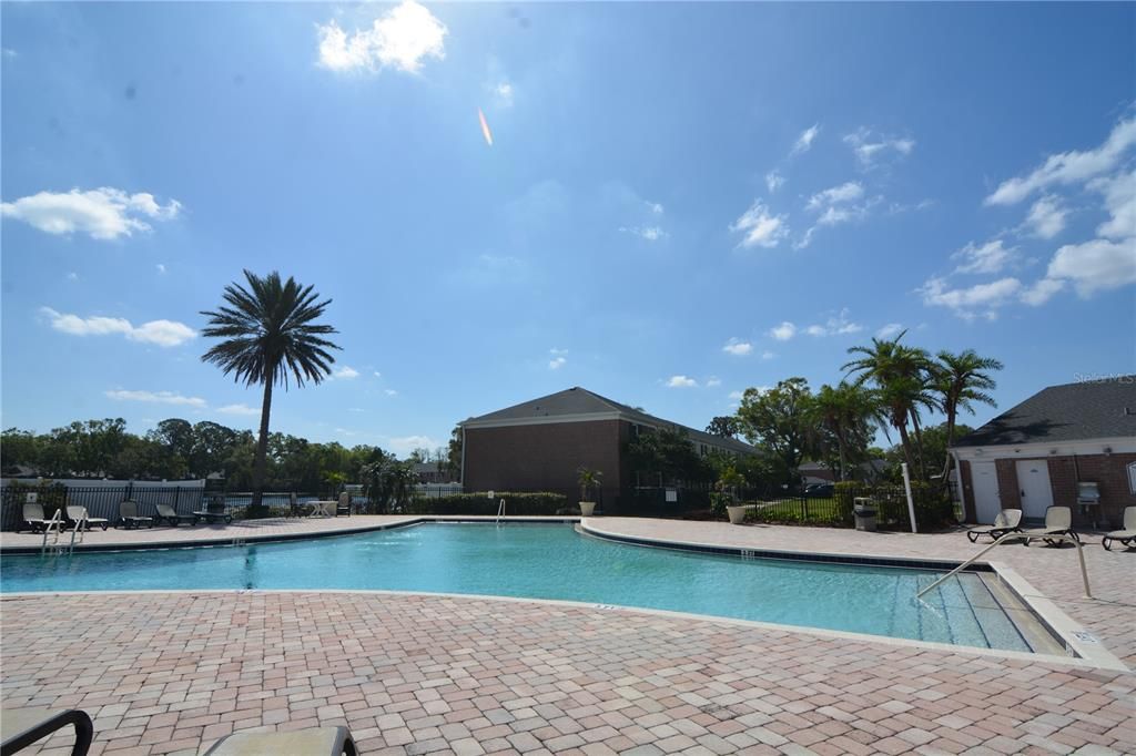 For Sale: $199,000 (2 beds, 1 baths, 924 Square Feet)