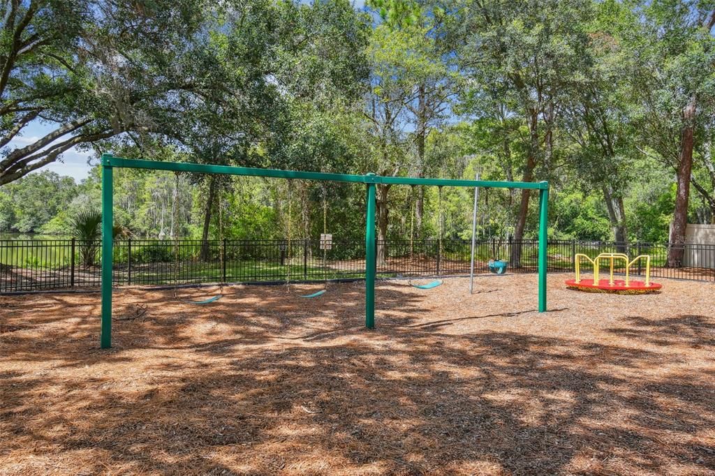 待售: $195,000 (2 贝兹, 1 浴室, 924 平方英尺)