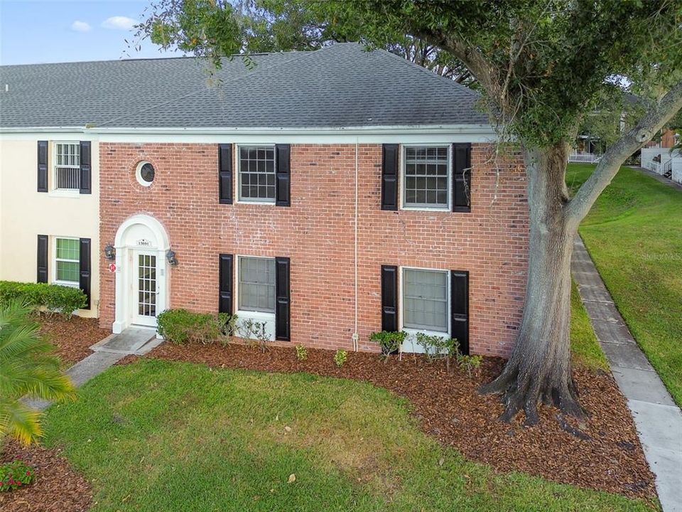 For Sale: $199,000 (2 beds, 1 baths, 924 Square Feet)