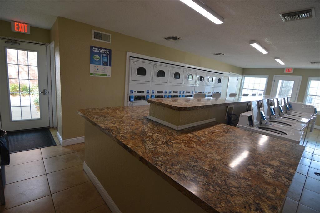 For Sale: $199,000 (2 beds, 1 baths, 924 Square Feet)