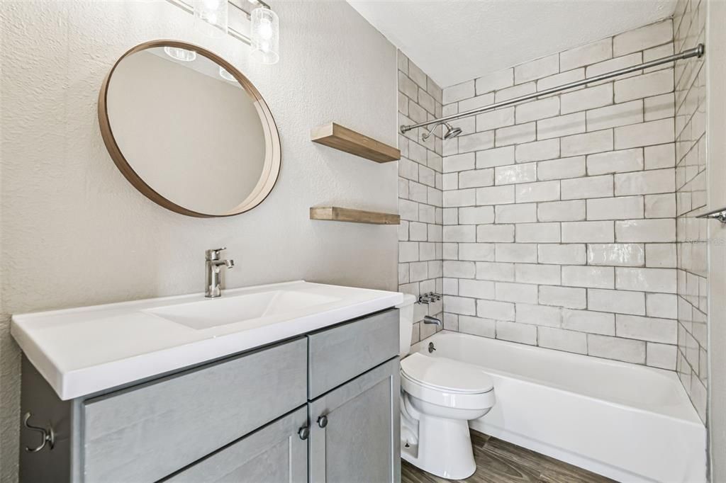 For Sale: $199,000 (2 beds, 1 baths, 924 Square Feet)