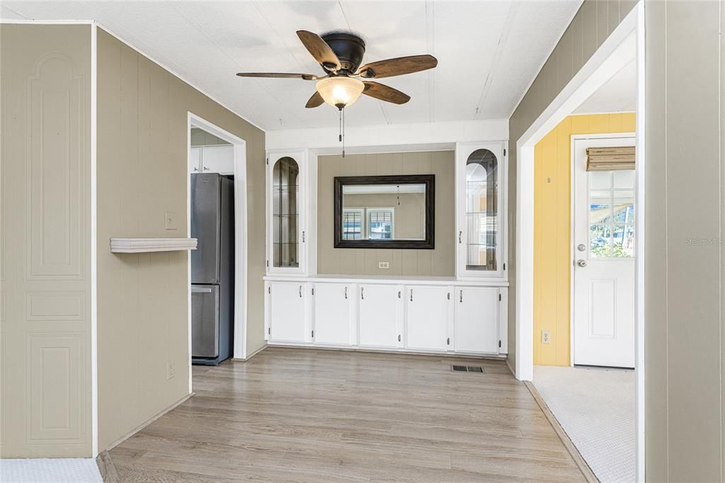 For Sale: $214,900 (2 beds, 2 baths, 1464 Square Feet)