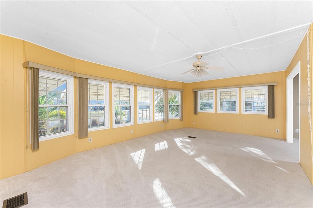 For Sale: $214,900 (2 beds, 2 baths, 1464 Square Feet)