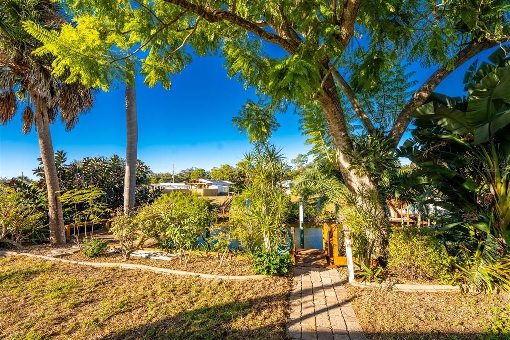 For Sale: $214,900 (2 beds, 2 baths, 1464 Square Feet)