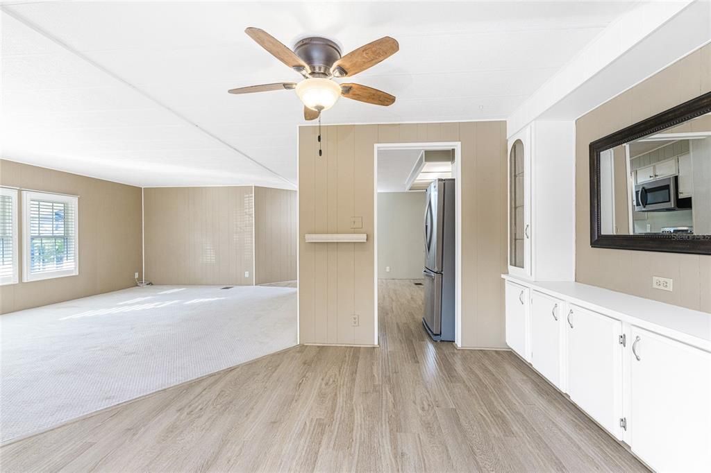 For Sale: $214,900 (2 beds, 2 baths, 1464 Square Feet)