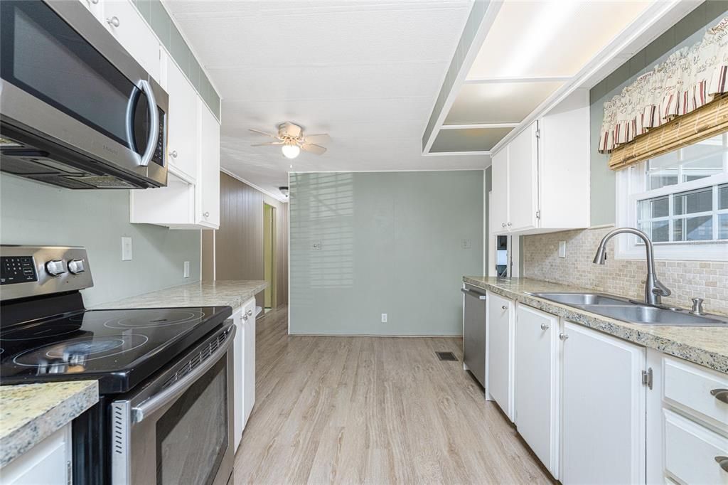 For Sale: $214,900 (2 beds, 2 baths, 1464 Square Feet)