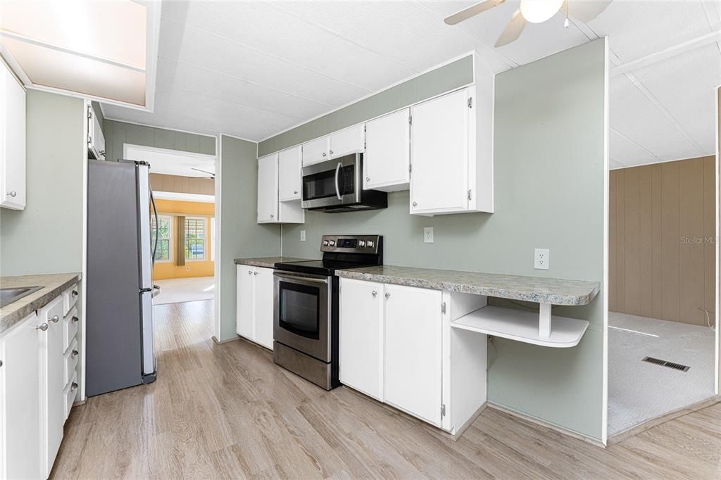 For Sale: $214,900 (2 beds, 2 baths, 1464 Square Feet)