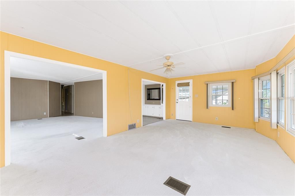 For Sale: $214,900 (2 beds, 2 baths, 1464 Square Feet)