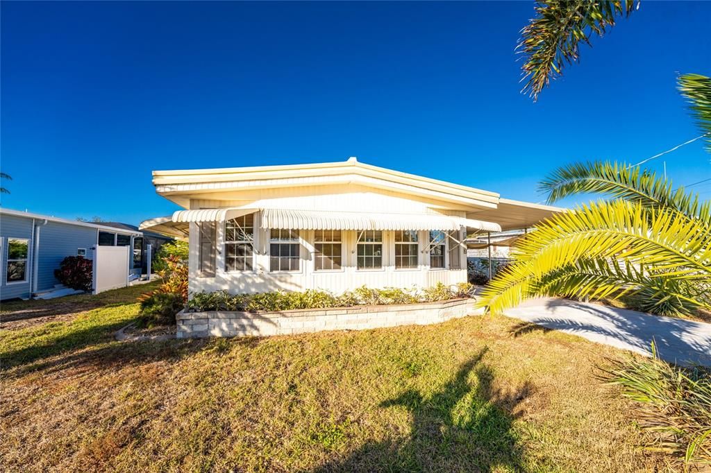 For Sale: $214,900 (2 beds, 2 baths, 1464 Square Feet)