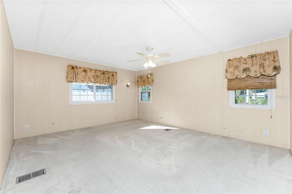 For Sale: $214,900 (2 beds, 2 baths, 1464 Square Feet)