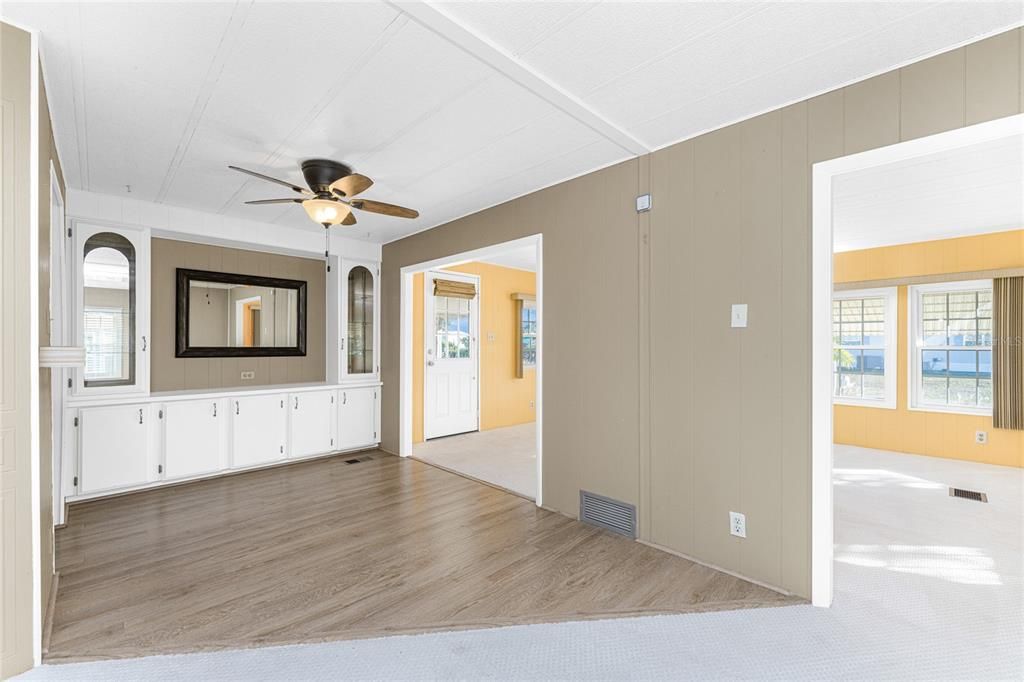 For Sale: $214,900 (2 beds, 2 baths, 1464 Square Feet)