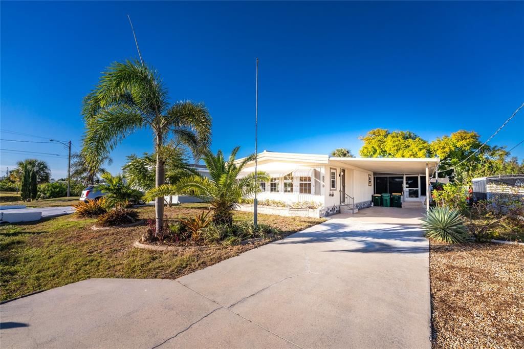 For Sale: $214,900 (2 beds, 2 baths, 1464 Square Feet)