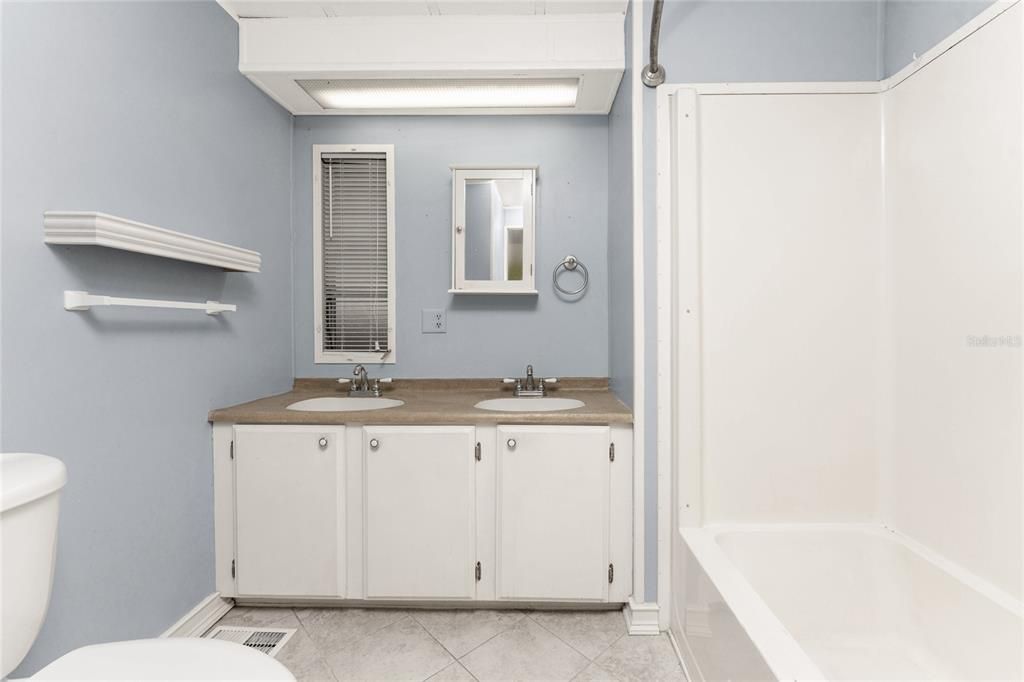 For Sale: $214,900 (2 beds, 2 baths, 1464 Square Feet)