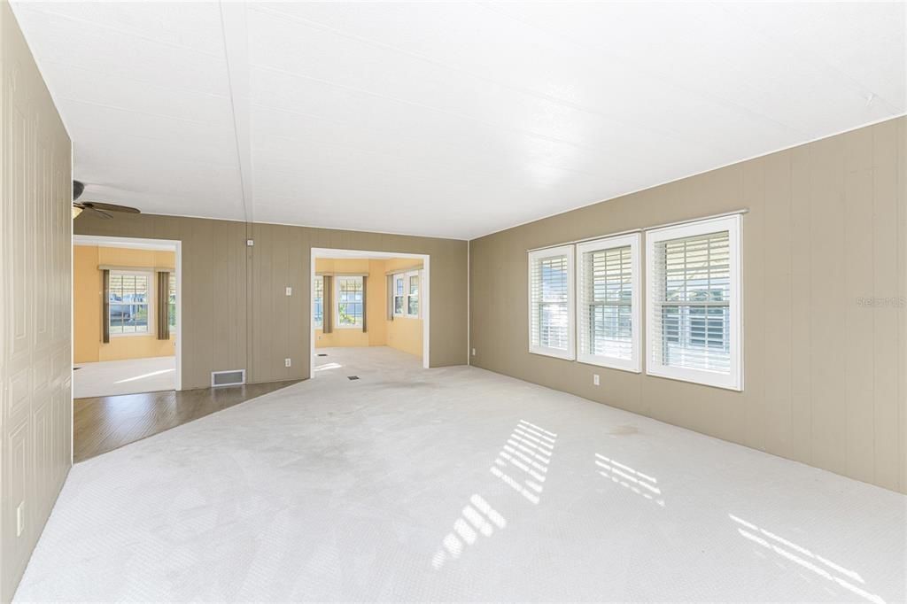 For Sale: $214,900 (2 beds, 2 baths, 1464 Square Feet)