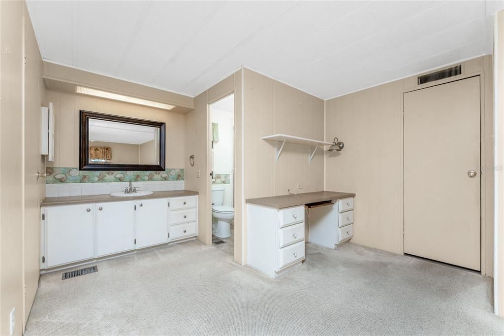 For Sale: $214,900 (2 beds, 2 baths, 1464 Square Feet)