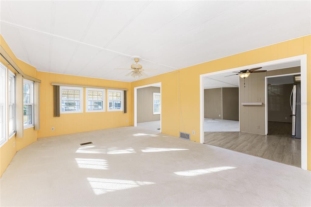 For Sale: $214,900 (2 beds, 2 baths, 1464 Square Feet)