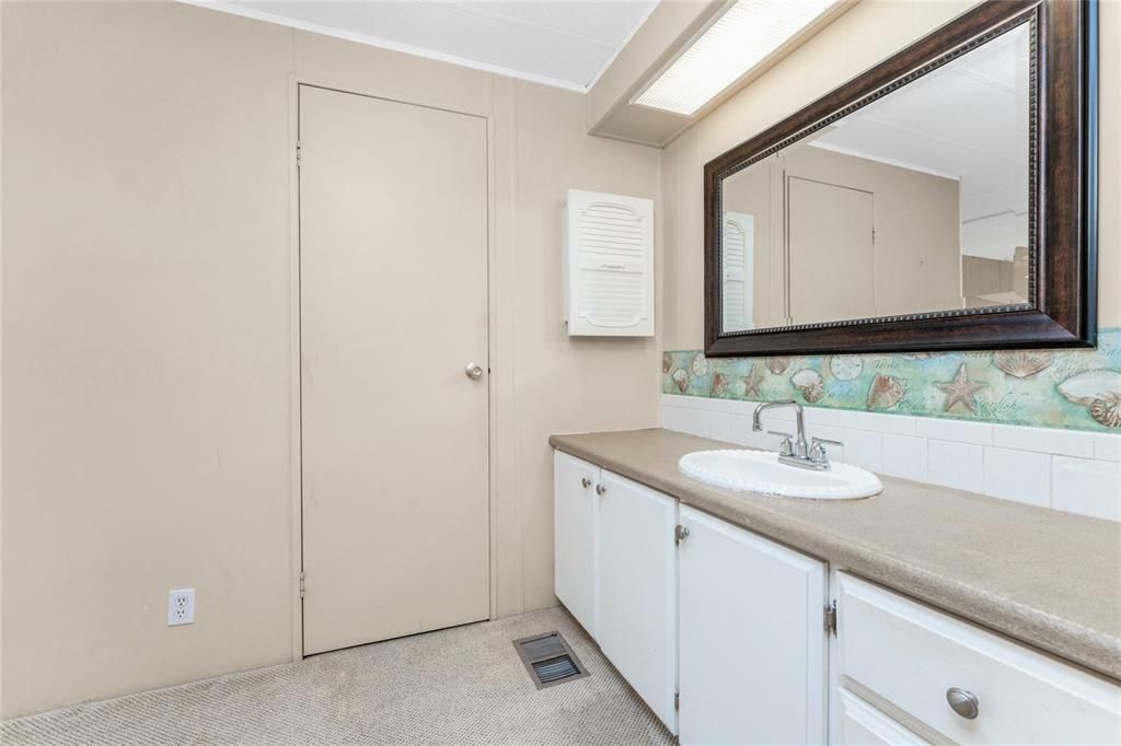 For Sale: $214,900 (2 beds, 2 baths, 1464 Square Feet)