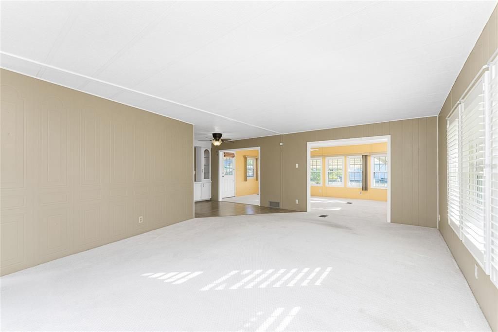 For Sale: $214,900 (2 beds, 2 baths, 1464 Square Feet)