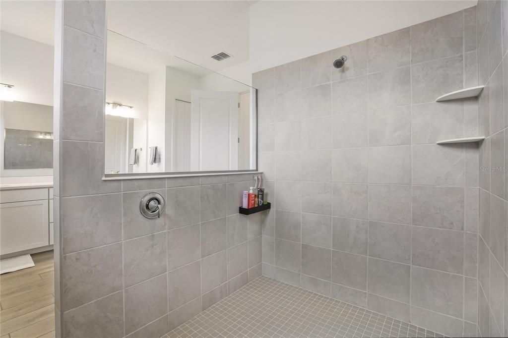 En Venta: $750,000 (3 camas, 3 baños, 2650 Pies cuadrados)