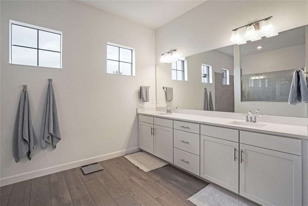 En Venta: $750,000 (3 camas, 3 baños, 2650 Pies cuadrados)