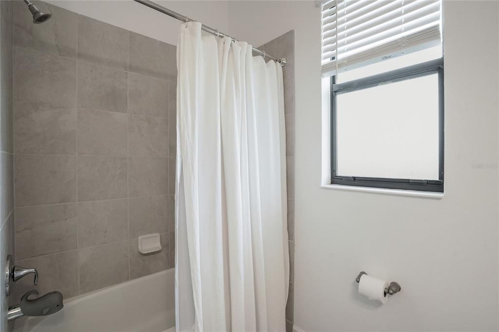 En Venta: $750,000 (3 camas, 3 baños, 2650 Pies cuadrados)