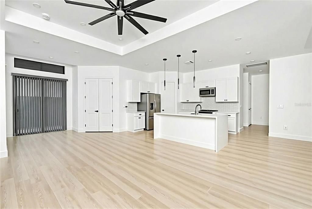 En Venta: $469,000 (4 camas, 2 baños, 1973 Pies cuadrados)