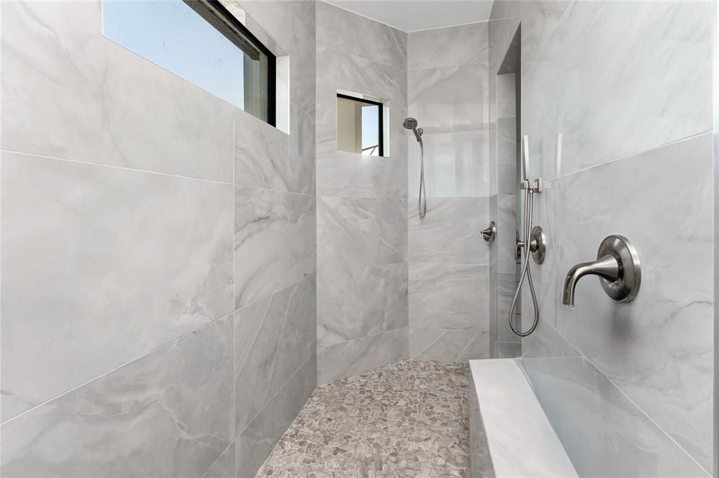 En Venta: $469,000 (4 camas, 2 baños, 1973 Pies cuadrados)