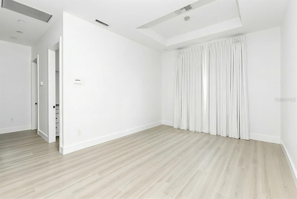 En Venta: $469,000 (4 camas, 2 baños, 1973 Pies cuadrados)