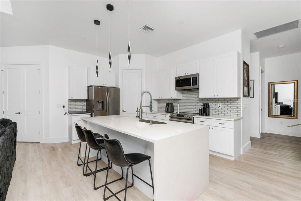 En Venta: $469,000 (4 camas, 2 baños, 1973 Pies cuadrados)