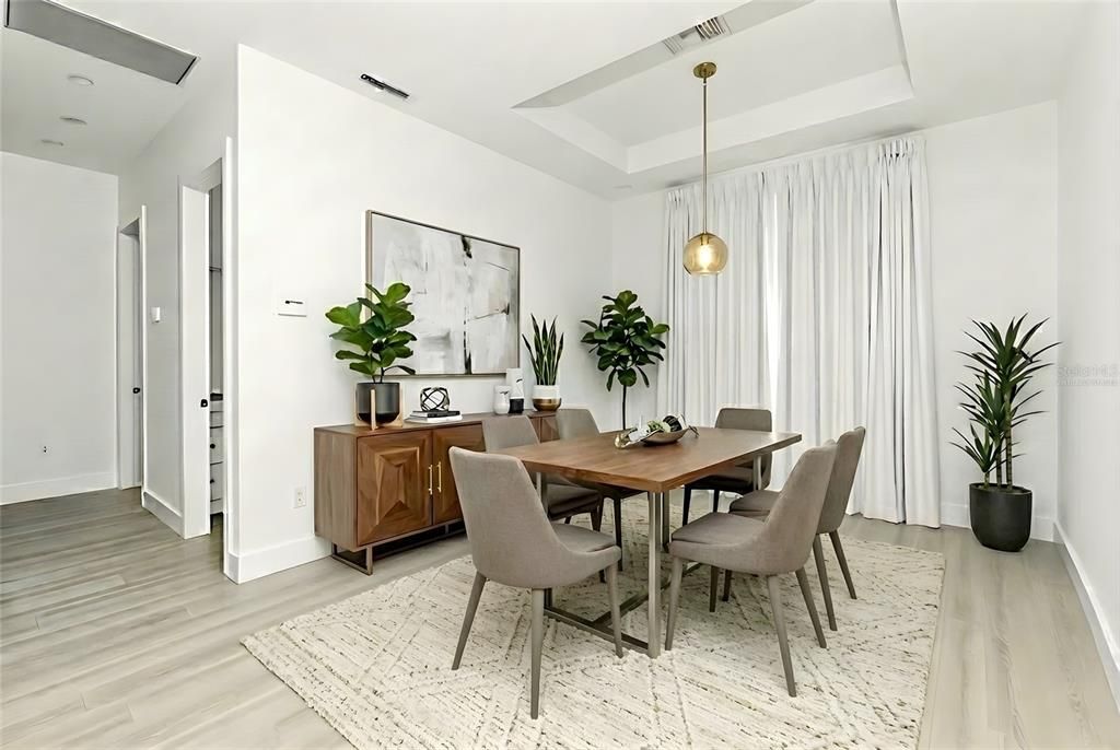 En Venta: $469,000 (4 camas, 2 baños, 1973 Pies cuadrados)