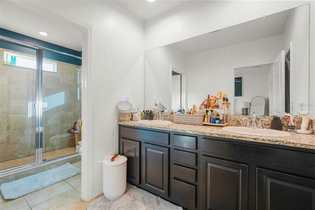 На продажу: $395,000 (3 спален, 2 ванн, 1819 Квадратных фут)