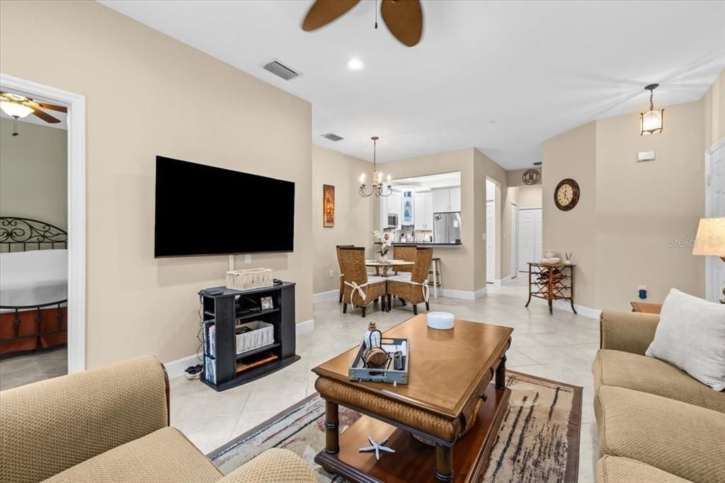 待售: $259,999 (3 贝兹, 2 浴室, 1210 平方英尺)