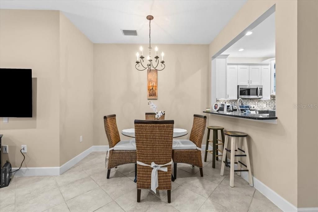 待售: $259,999 (3 贝兹, 2 浴室, 1210 平方英尺)