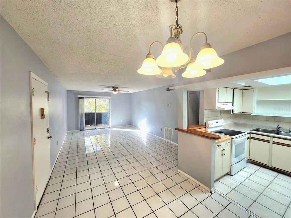 待售: $165,000 (3 贝兹, 2 浴室, 1112 平方英尺)