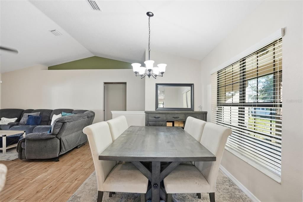 На продажу: $325,000 (3 спален, 2 ванн, 1590 Квадратных фут)