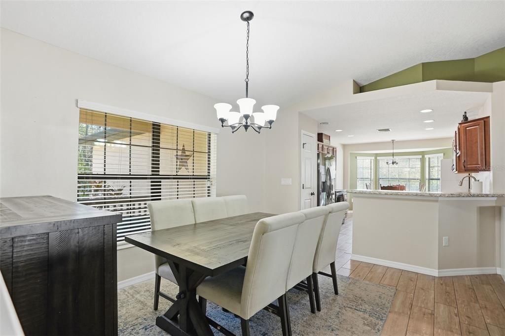 На продажу: $325,000 (3 спален, 2 ванн, 1590 Квадратных фут)