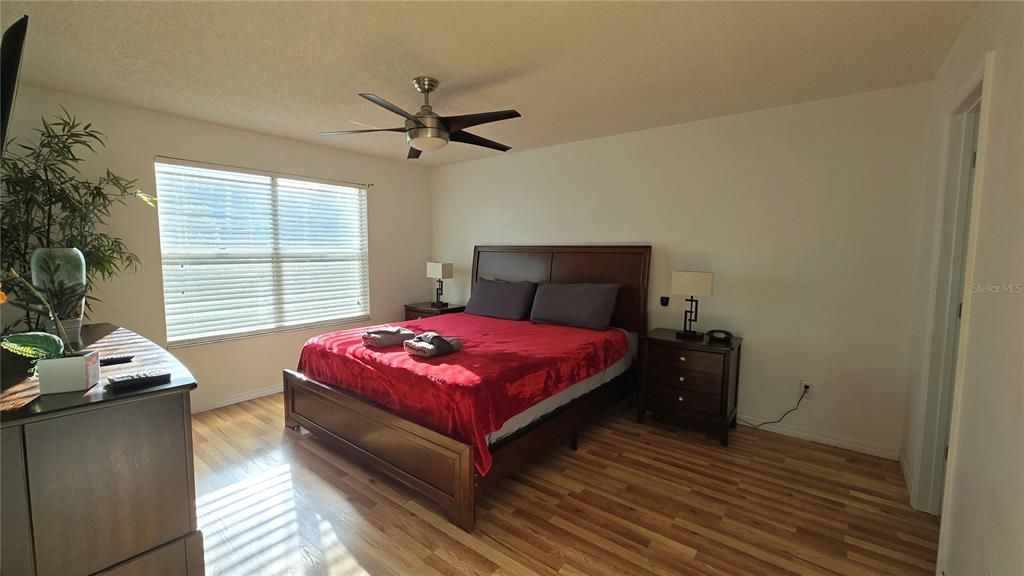 For Sale: $230,000 (3 beds, 2 baths, 1301 Square Feet)