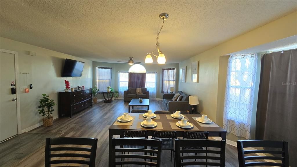 For Sale: $230,000 (3 beds, 2 baths, 1301 Square Feet)