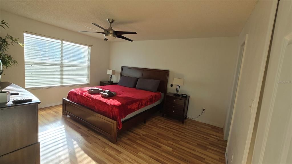 For Sale: $230,000 (3 beds, 2 baths, 1301 Square Feet)