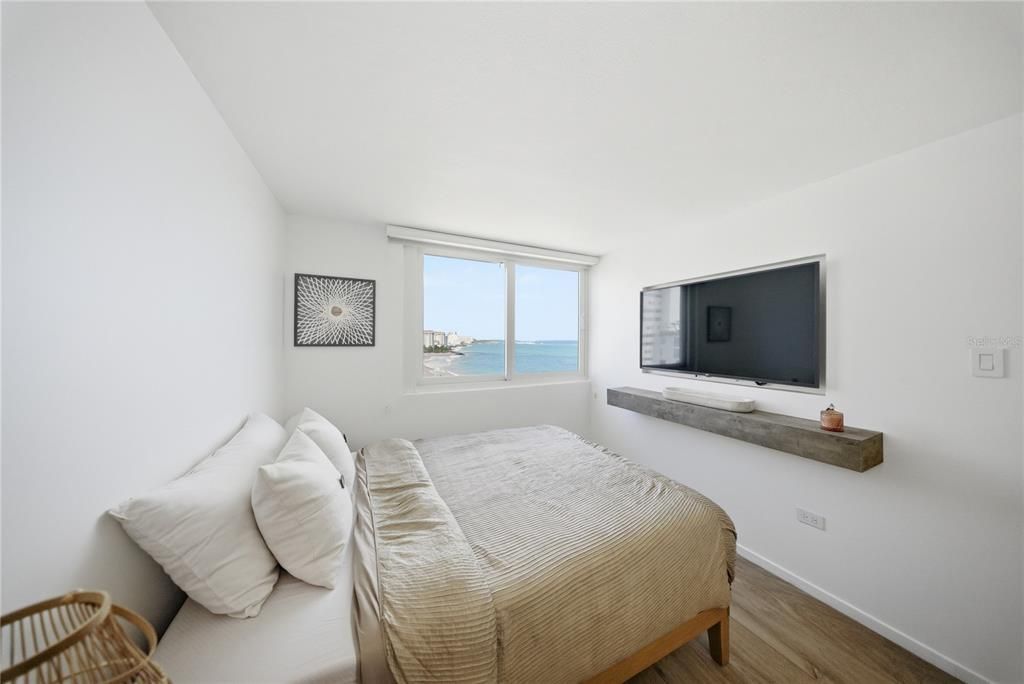 For Sale: $5,249,000 (4 beds, 5 baths, 3200 Square Feet)