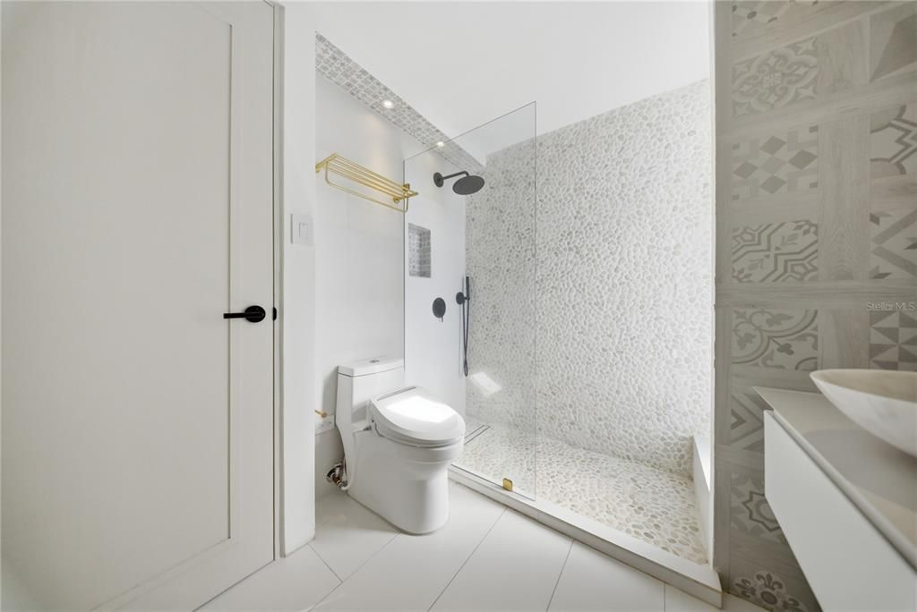 For Sale: $5,249,000 (4 beds, 5 baths, 3200 Square Feet)