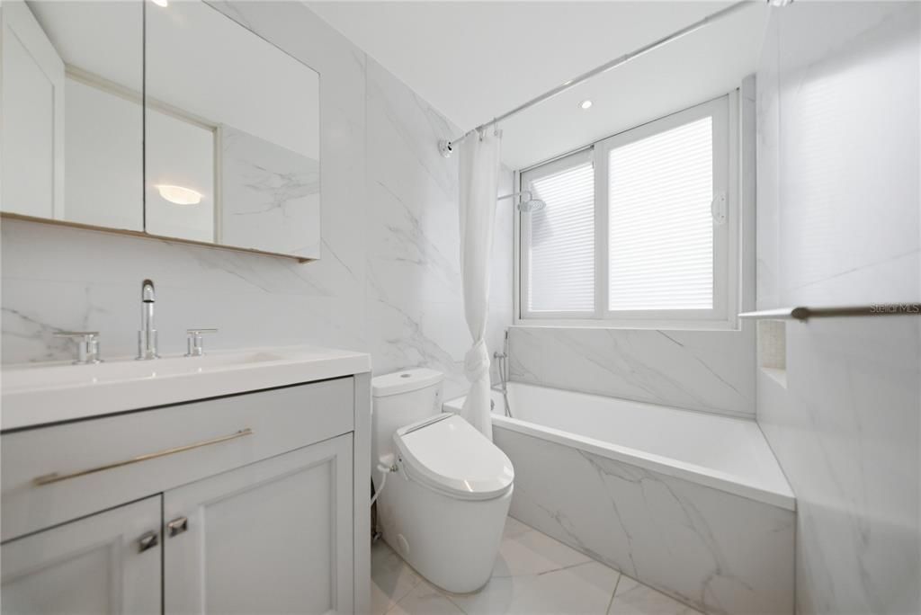 For Sale: $5,249,000 (4 beds, 5 baths, 3200 Square Feet)