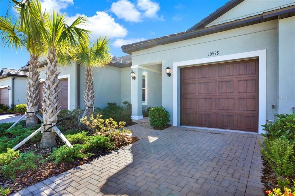 For Sale: $230,000 (2 beds, 2 baths, 1405 Square Feet)