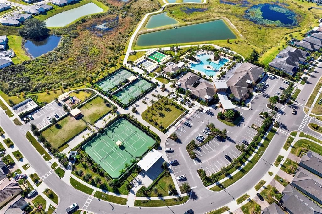 For Sale: $230,000 (2 beds, 2 baths, 1405 Square Feet)