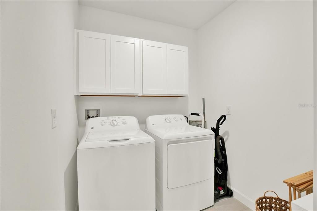 For Sale: $230,000 (2 beds, 2 baths, 1405 Square Feet)